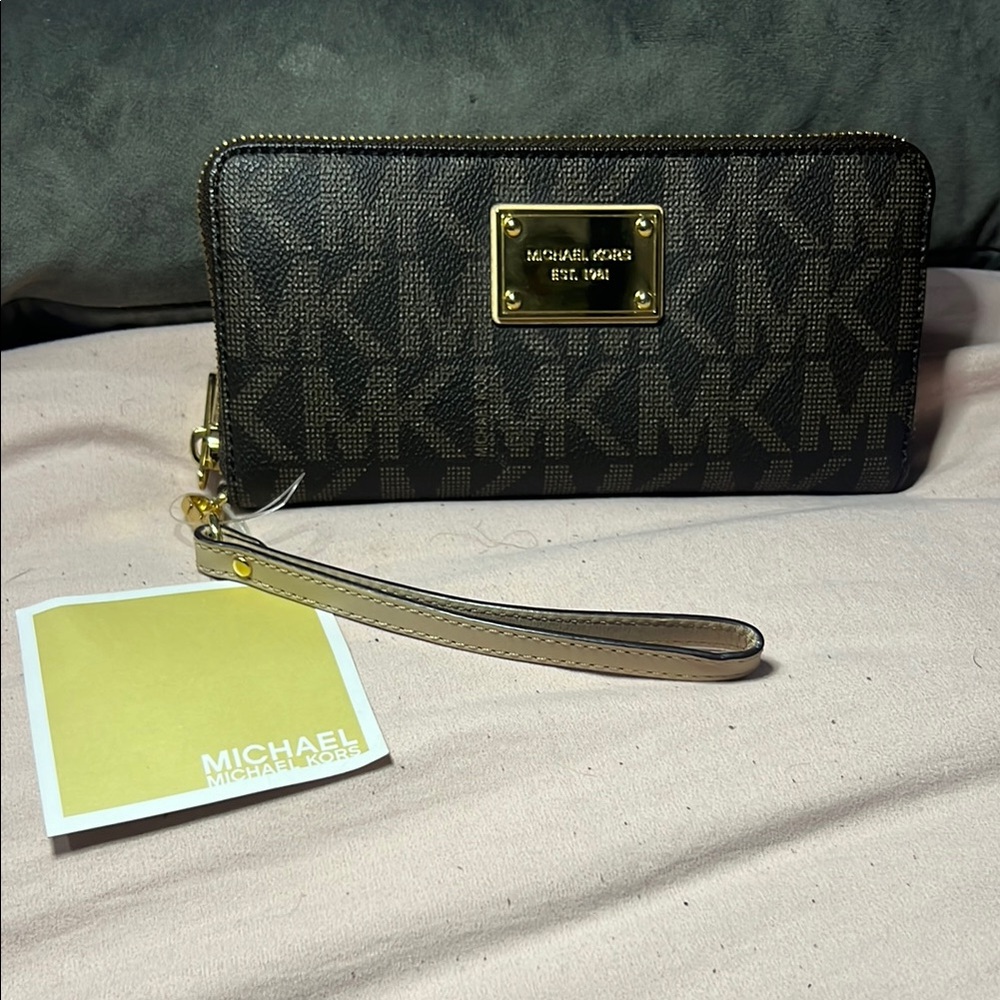 Michael Kors Brown Wristlet Long Wallet- Brown Monogrammed Brand New retail $98 - Picture 2 of 11